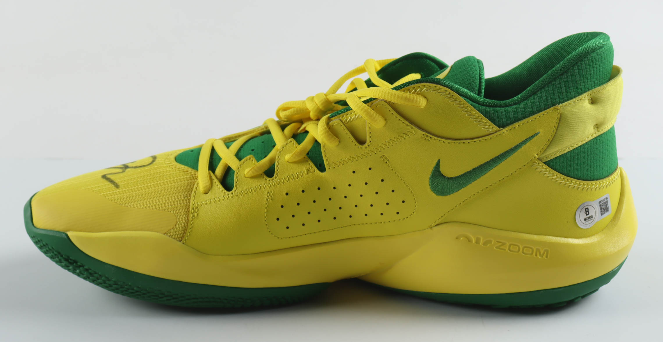 Giannis Antetokounmpo Signed Player Edition Basketball Shoe (Beckett) at PristineAuction.com Giannis Antetokounmpo Signed Player Edition Basketball Shoe (Beckett) at PristineAuction.com