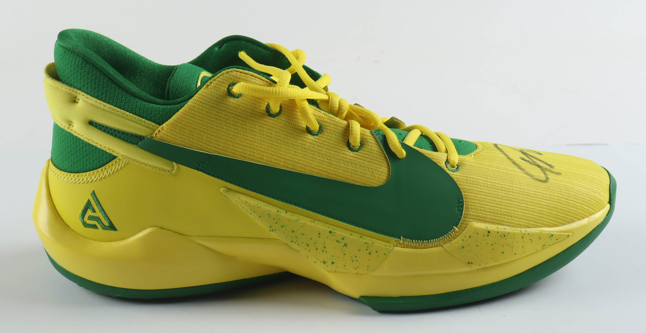 Giannis Antetokounmpo Signed Player Edition Basketball Shoe (Beckett) at PristineAuction.com Giannis Antetokounmpo Signed Player Edition Basketball Shoe (Beckett) at PristineAuction.com