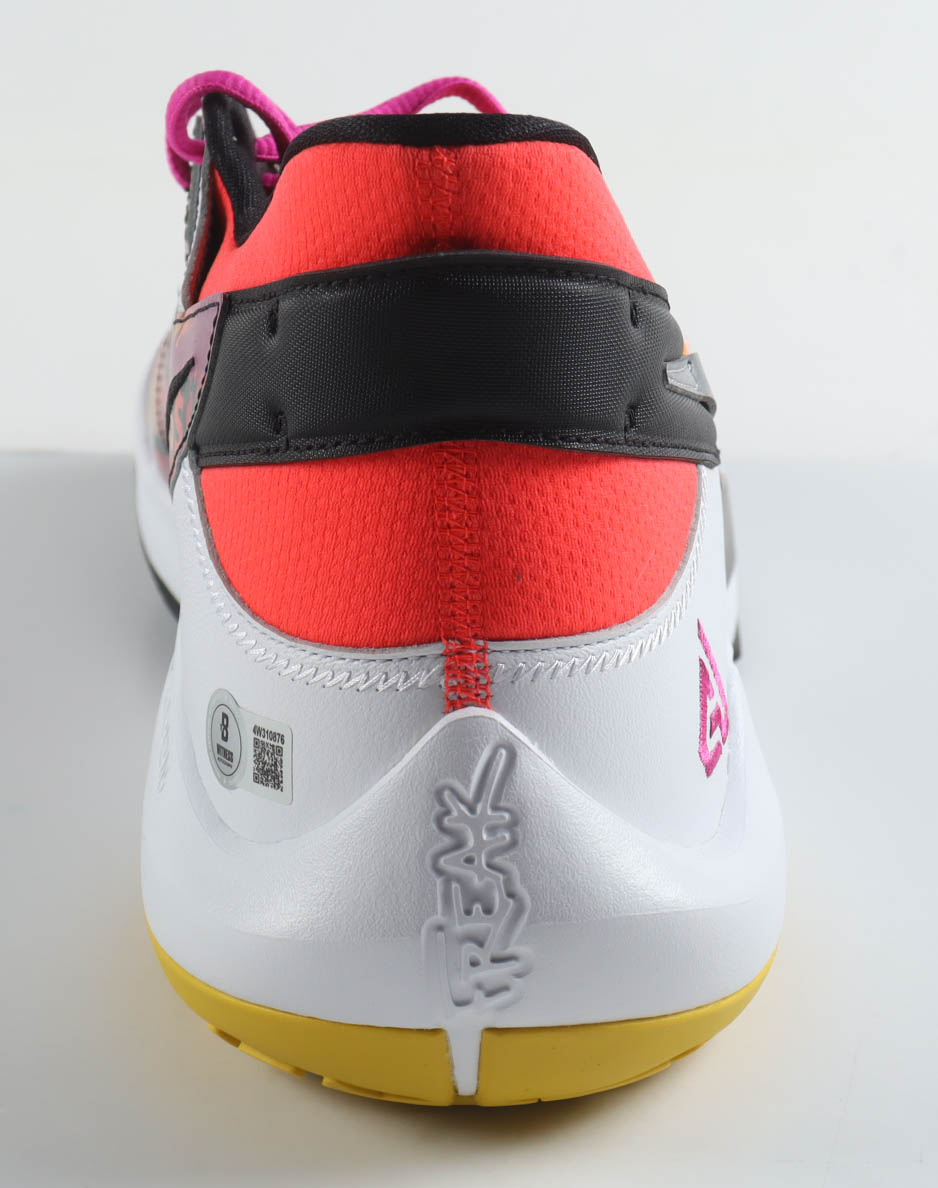 Giannis Antetokounmpo Signed Player Edition Basketball Shoe (Beckett) at PristineAuction.com Giannis Antetokounmpo Signed Player Edition Basketball Shoe (Beckett) at PristineAuction.com