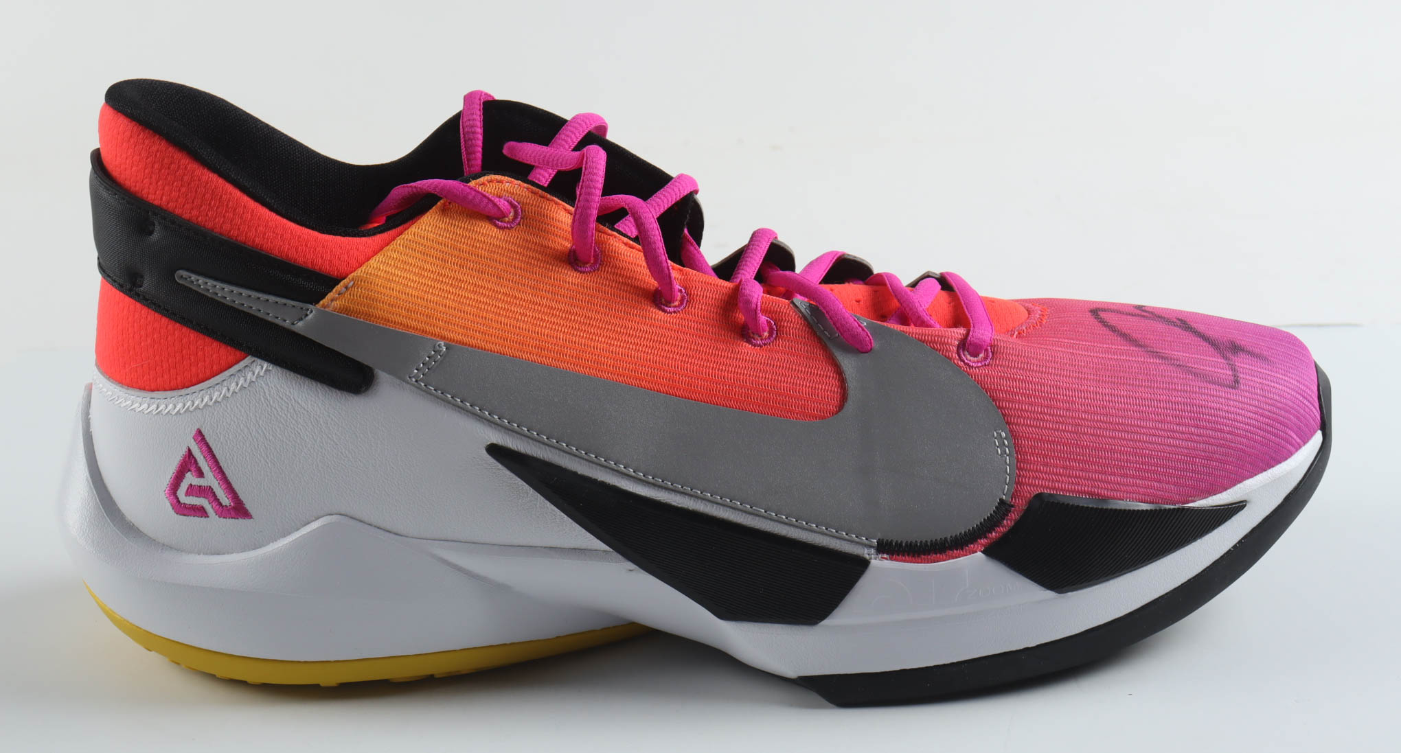 Giannis Antetokounmpo Signed Player Edition Basketball Shoe (Beckett) at PristineAuction.com Giannis Antetokounmpo Signed Player Edition Basketball Shoe (Beckett) at PristineAuction.com