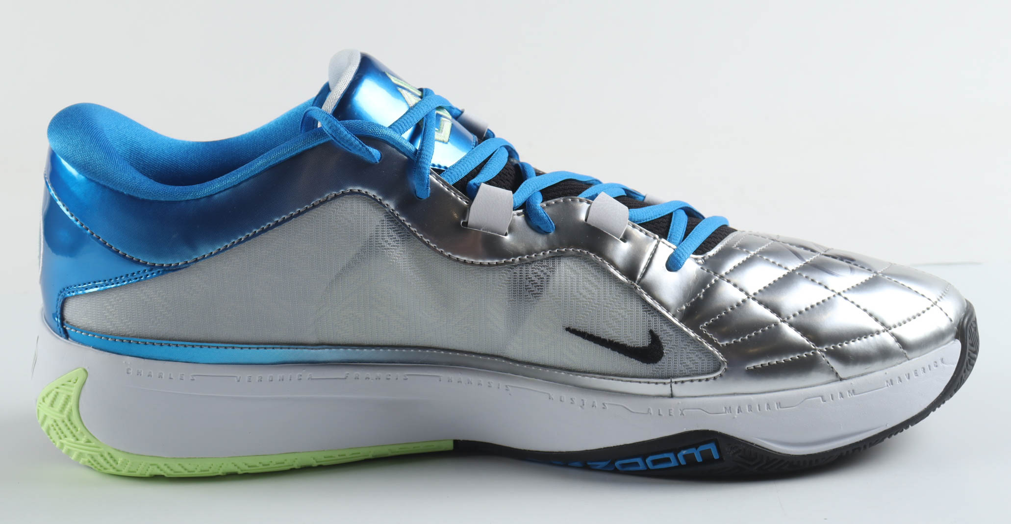 Giannis Antetokounmpo Signed Player Edition Basketball Shoe (Beckett) at PristineAuction.com Giannis Antetokounmpo Signed Player Edition Basketball Shoe (Beckett) at PristineAuction.com