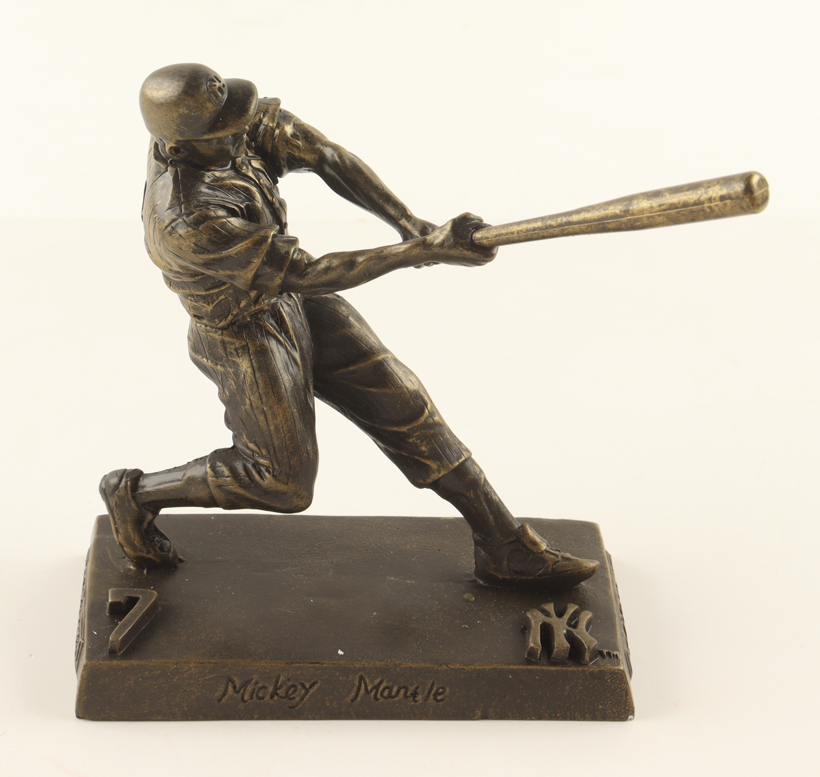 Mickey Mantle Yankees Bronze Statue Figurine with Original Packaging at PristineAuction.com Mickey Mantle Yankees Bronze Statue Figurine with Original Packaging at PristineAuction.com