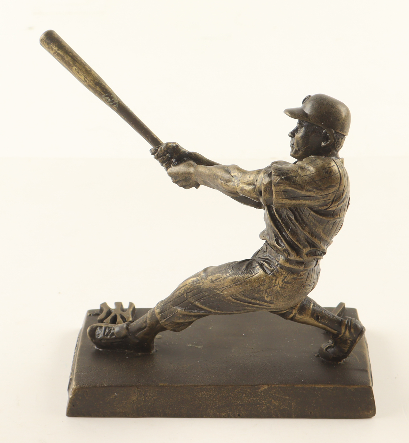 Mickey Mantle Yankees Bronze Statue Figurine with Original Packaging at PristineAuction.com Mickey Mantle Yankees Bronze Statue Figurine with Original Packaging at PristineAuction.com