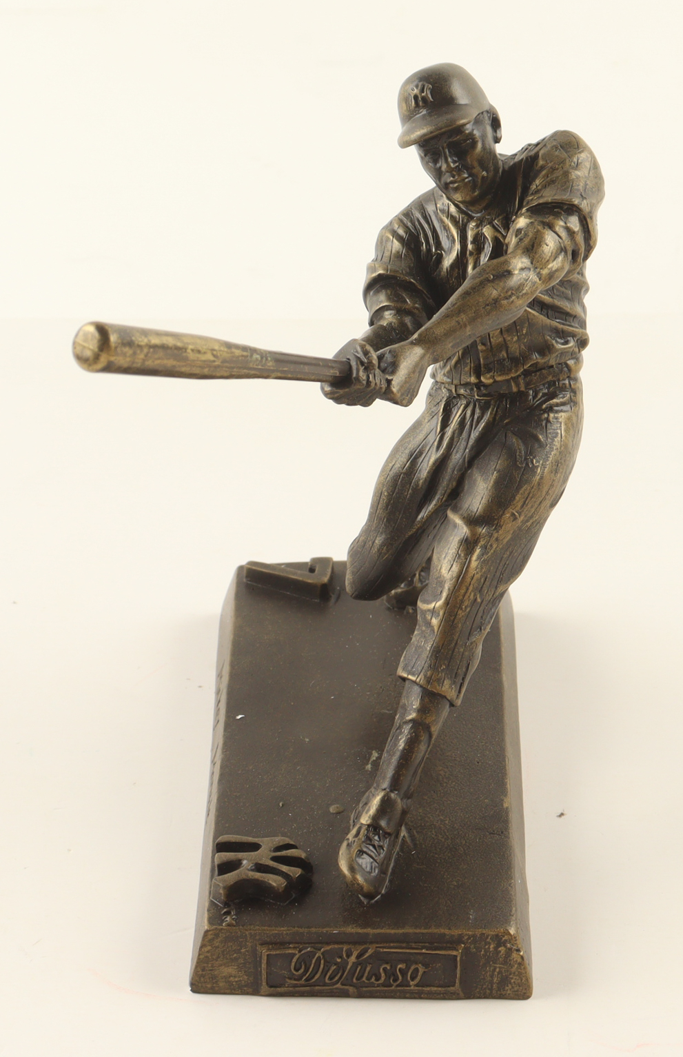 Mickey Mantle Yankees Bronze Statue Figurine with Original Packaging at PristineAuction.com Mickey Mantle Yankees Bronze Statue Figurine with Original Packaging at PristineAuction.com