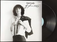 Patti Smith Signed "Horses" Vinyl Record Album (Beckett) at PristineAuction.com