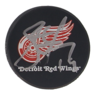 Steve Yzerman Signed Red Wings Logo Hockey Puck (JSA) at PristineAuction.com Steve Yzerman Signed Red Wings Logo Hockey Puck (JSA) at PristineAuction.com