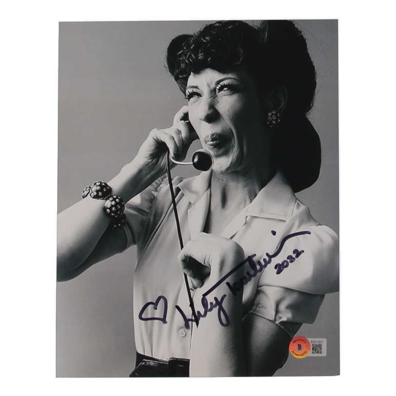 Lily Tomlin Signed 8x10 Photo Inscribed "2022" (Beckett) at PristineAuction.com Lily Tomlin Signed 8x10 Photo Inscribed "2022" (Beckett) at PristineAuction.com