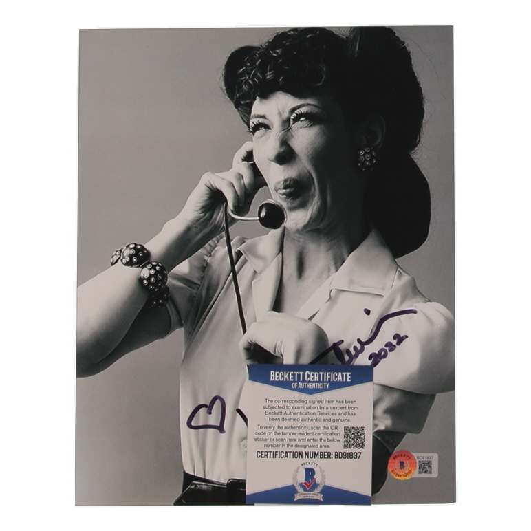 Lily Tomlin Signed 8x10 Photo Inscribed "2022" (Beckett) at PristineAuction.com Lily Tomlin Signed 8x10 Photo Inscribed "2022" (Beckett) at PristineAuction.com
