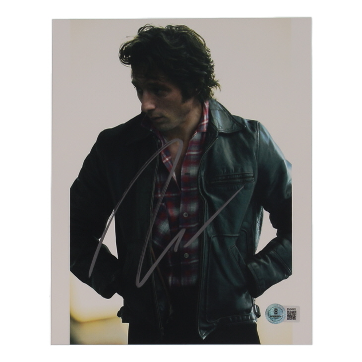 Jeremy Allen White Signed 8x10 Photo (Beckett) at PristineAuction.com Jeremy Allen White Signed 8x10 Photo (Beckett) at PristineAuction.com