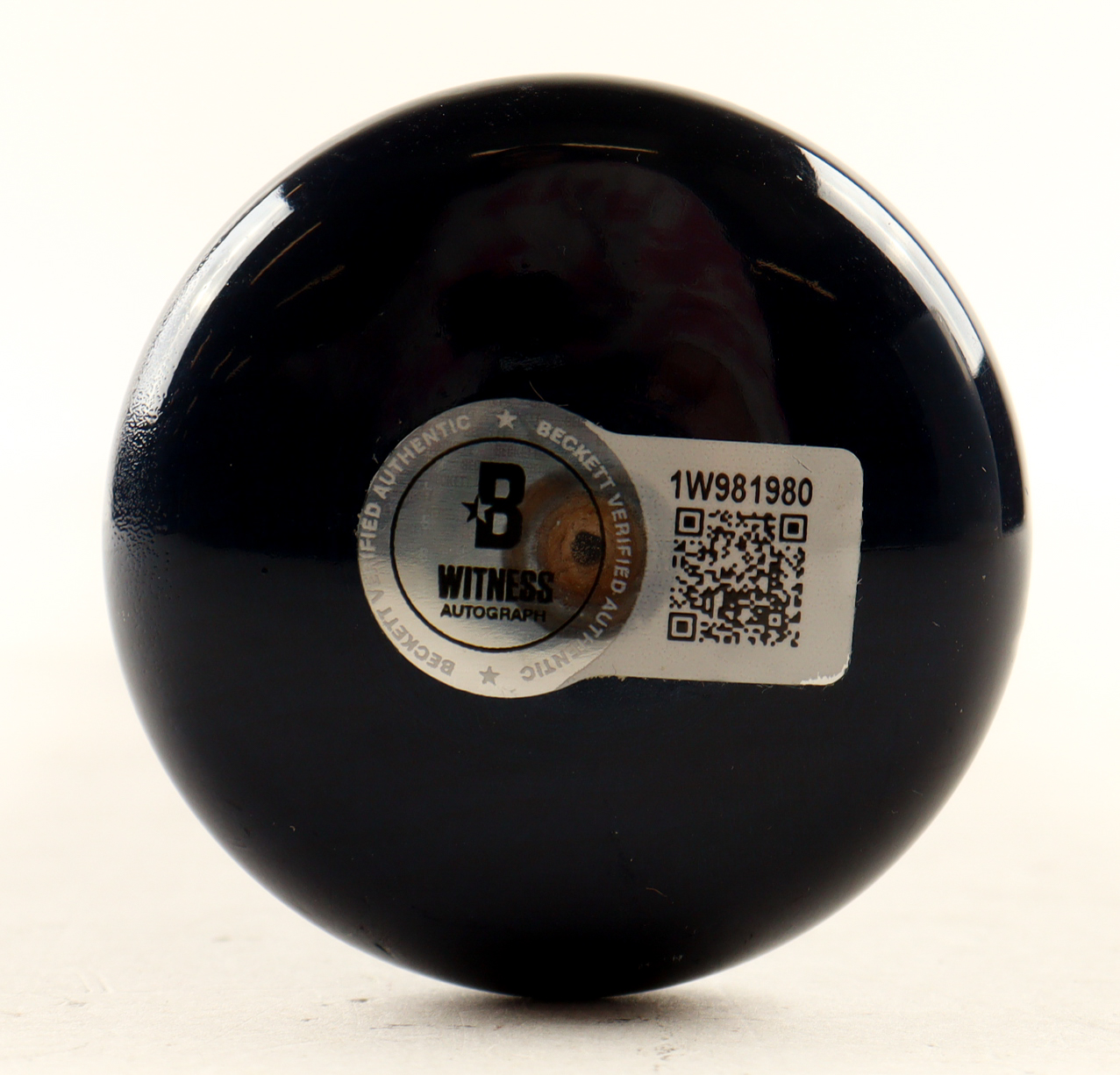 Yordan Alvarez Signed Victus Player Model Bat Inscribed "19 AL ROY" (Beckett) at PristineAuction.com Yordan Alvarez Signed Victus Player Model Bat Inscribed "19 AL ROY" (Beckett) at PristineAuction.com