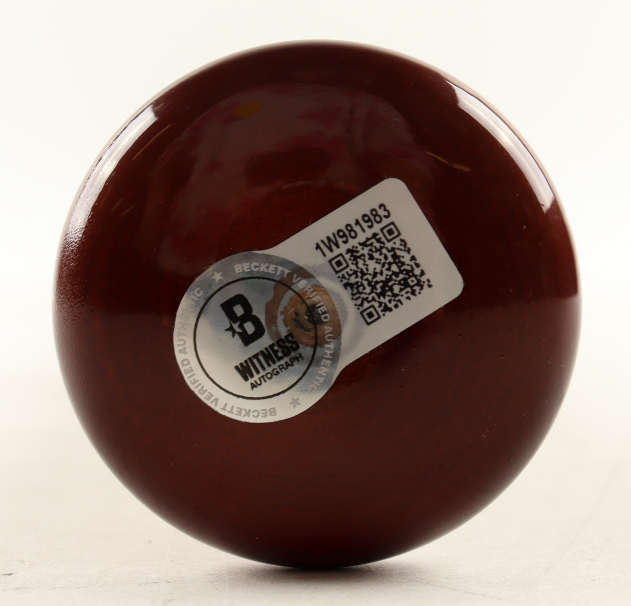 Yordan Alvarez Signed Victus Player Model Bat Inscribed "19 AL ROY" (Beckett) at PristineAuction.com Yordan Alvarez Signed Victus Player Model Bat Inscribed "19 AL ROY" (Beckett) at PristineAuction.com