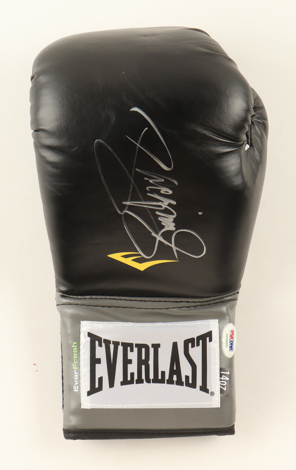 Manny Pacquiao Signed Everlast Boxing Glove (PSA) at PristineAuction.com Manny Pacquiao Signed Everlast Boxing Glove (PSA) at PristineAuction.com