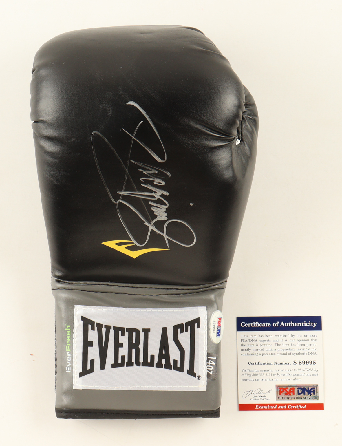 Manny Pacquiao Signed Everlast Boxing Glove (PSA) at PristineAuction.com Manny Pacquiao Signed Everlast Boxing Glove (PSA) at PristineAuction.com