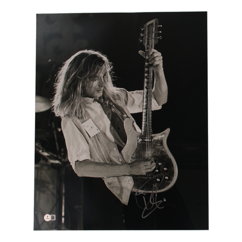 Robin Zander Signed 16x20 Photo (Beckett) at PristineAuction.com Robin Zander Signed 16x20 Photo (Beckett) at PristineAuction.com