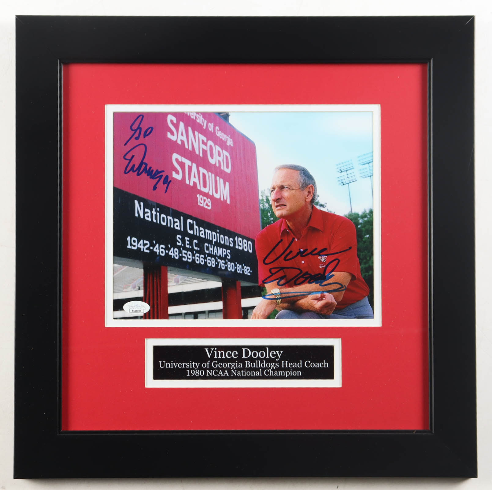 Vince Dooley Signed Georgia Bulldogs Custom Frame Photo (JSA) at PristineAuction.com Vince Dooley Signed Georgia Bulldogs Custom Frame Photo (JSA) at PristineAuction.com