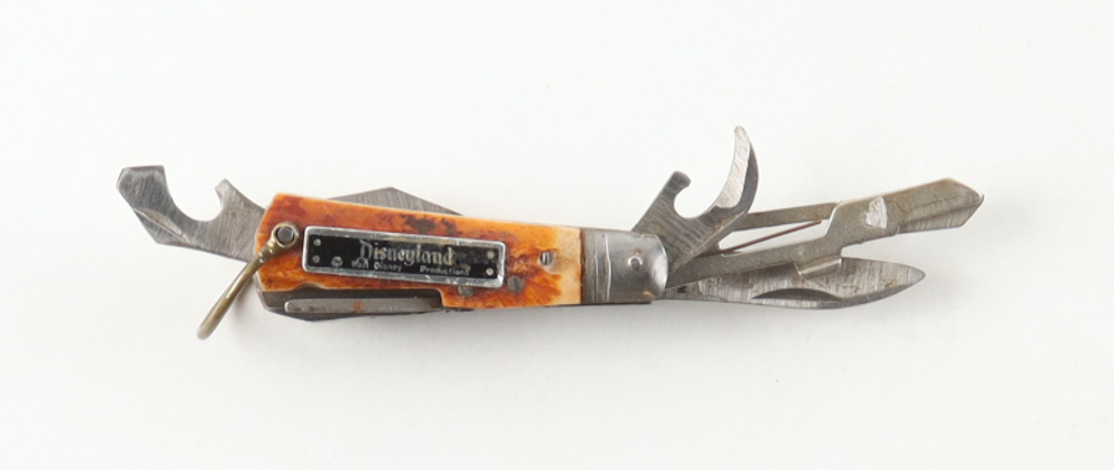 1960 Disneyland On-Site Souvenir Pocket Knife at PristineAuction.com 1960 Disneyland On-Site Souvenir Pocket Knife at PristineAuction.com