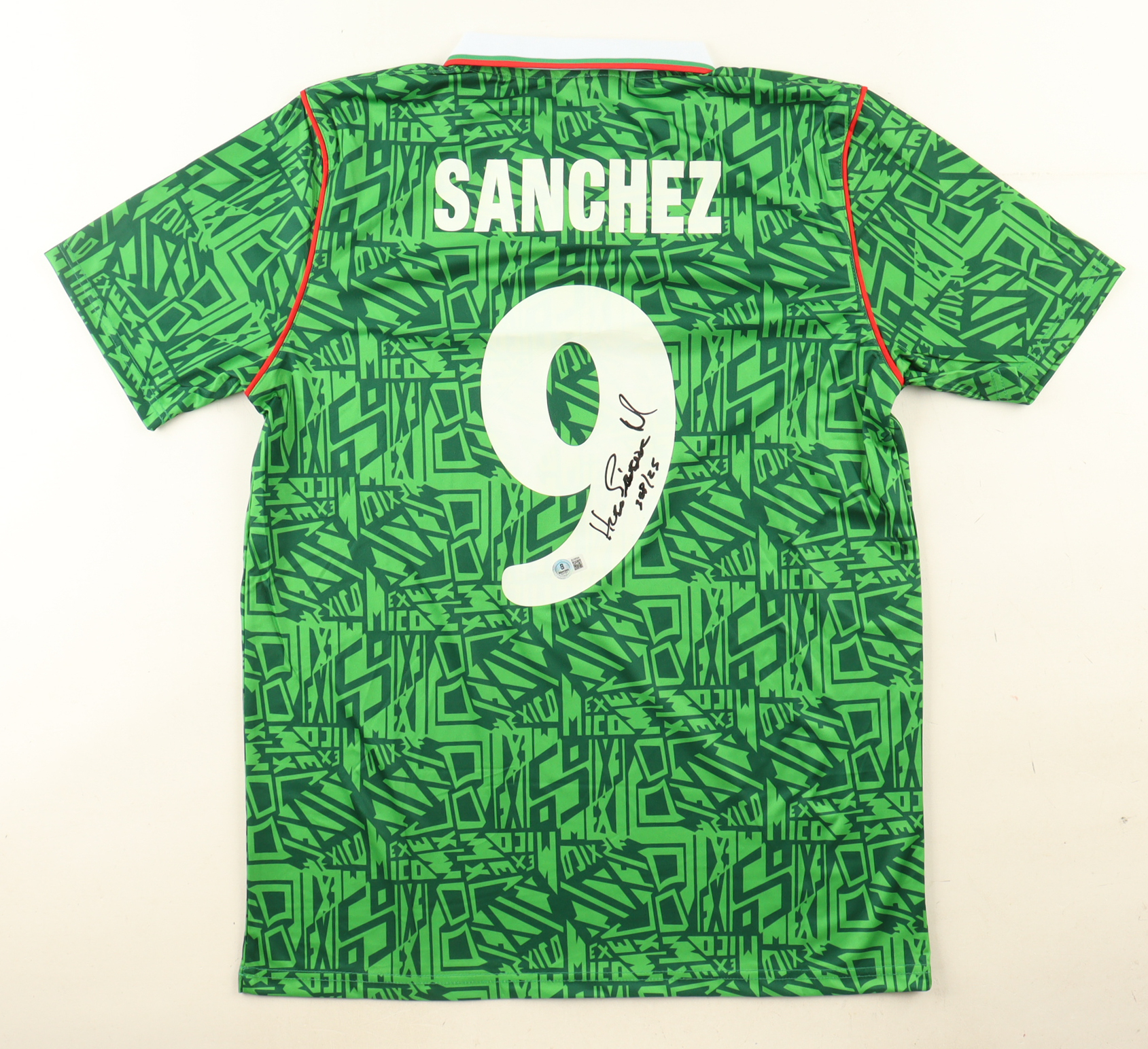Hugo Sanchez Signed Mexico Umbro Authentic Jersey Inscribed "Sep/25" (Beckett) at PristineAuction.com Hugo Sanchez Signed Mexico Umbro Authentic Jersey Inscribed "Sep/25" (Beckett) at PristineAuction.com