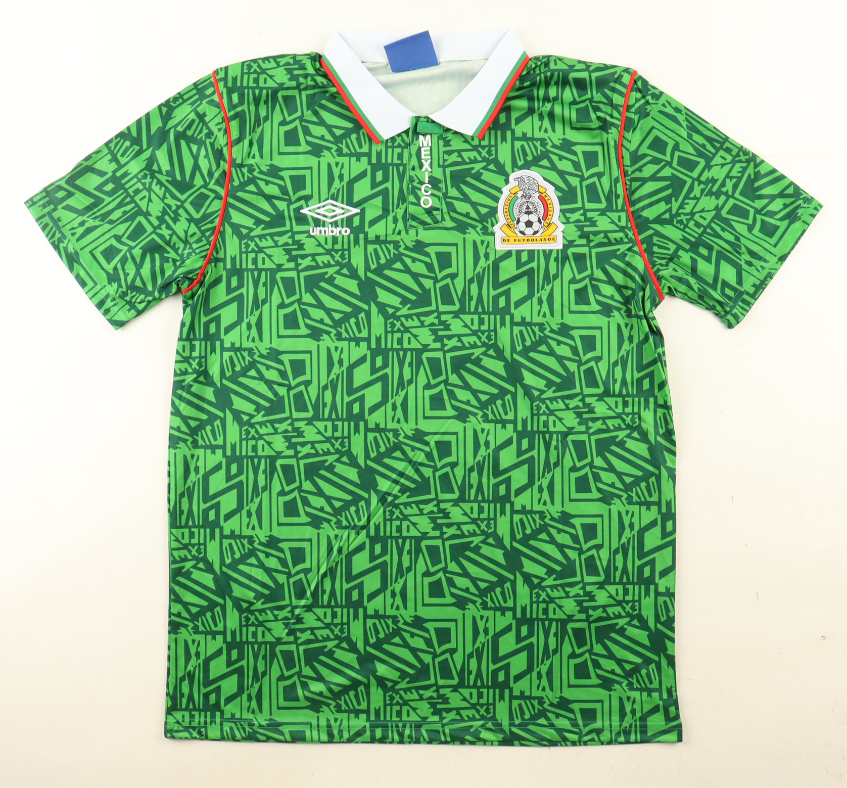 Hugo Sanchez Signed Mexico Umbro Authentic Jersey Inscribed "Sep/25" (Beckett) at PristineAuction.com Hugo Sanchez Signed Mexico Umbro Authentic Jersey Inscribed "Sep/25" (Beckett) at PristineAuction.com