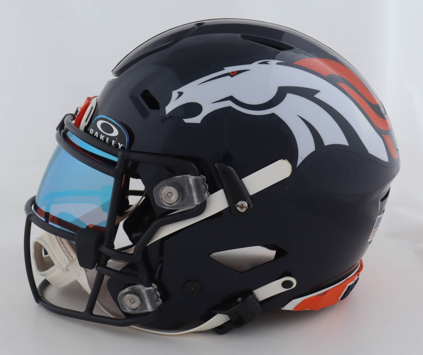 Von Miller Signed Broncos Full-Size Authentic On-Field Speed-Flex Helmet With Oakley Visor (Beckett) at PristineAuction.com Von Miller Signed Broncos Full-Size Authentic On-Field Speed-Flex Helmet With Oakley Visor (Beckett) at PristineAuction.com