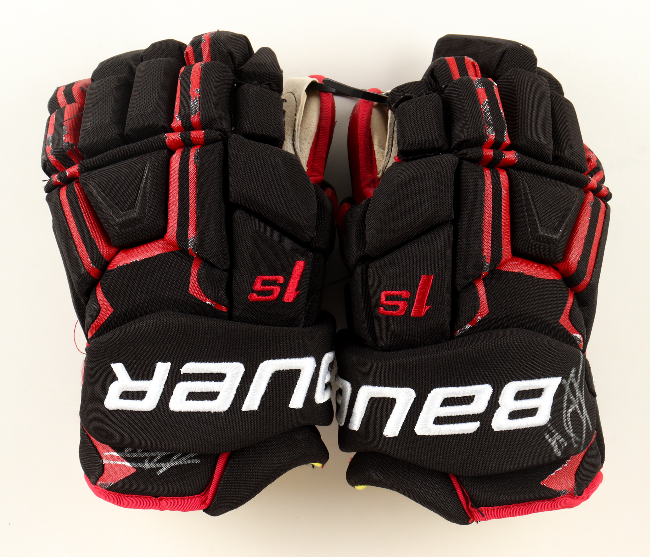 Patrick Kane Signed 2021-22 Game Used Bauer Hockey Gloves (JSA) at PristineAuction.com Patrick Kane Signed 2021-22 Game Used Bauer Hockey Gloves (JSA) at PristineAuction.com