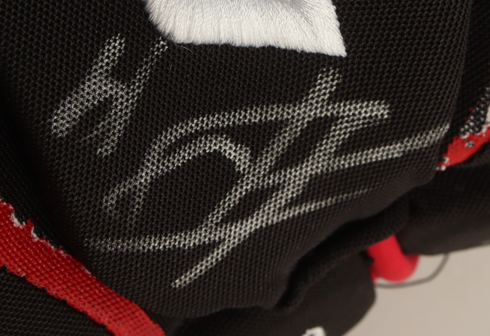 Patrick Kane Signed 2021-22 Game Used Bauer Hockey Gloves (JSA) at PristineAuction.com Patrick Kane Signed 2021-22 Game Used Bauer Hockey Gloves (JSA) at PristineAuction.com
