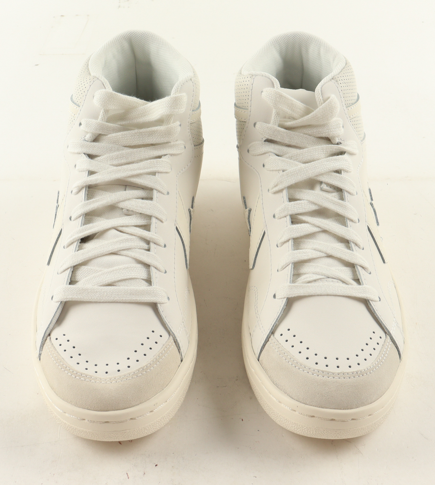 Larry Bird Signed Set of (2) Converse All Star White Leather Basketball Shoes (Beckett & PSA) at PristineAuction.com Larry Bird Signed Set of (2) Converse All Star White Leather Basketball Shoes (Beckett & PSA) at PristineAuction.com