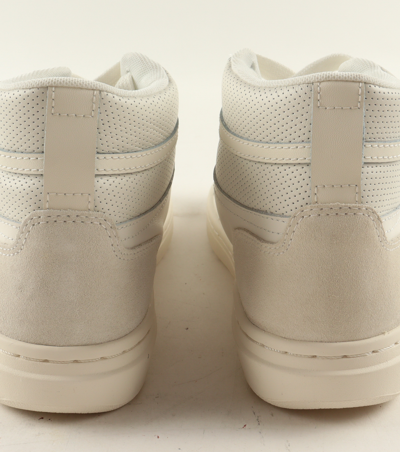 Larry Bird Signed Set of (2) Converse All Star White Leather Basketball Shoes (Beckett & PSA) at PristineAuction.com Larry Bird Signed Set of (2) Converse All Star White Leather Basketball Shoes (Beckett & PSA) at PristineAuction.com