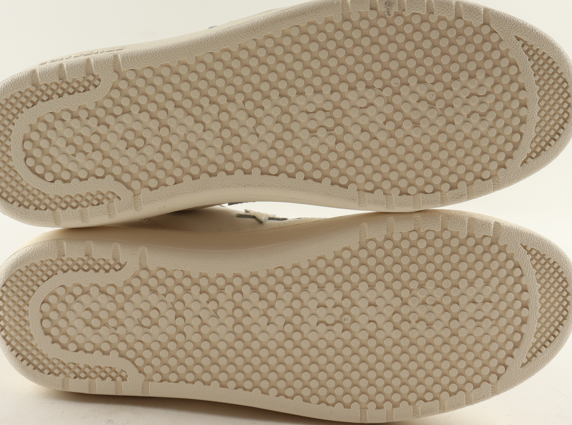 Larry Bird Signed Set of (2) Converse All Star White Leather Basketball Shoes (Beckett & PSA) at PristineAuction.com Larry Bird Signed Set of (2) Converse All Star White Leather Basketball Shoes (Beckett & PSA) at PristineAuction.com