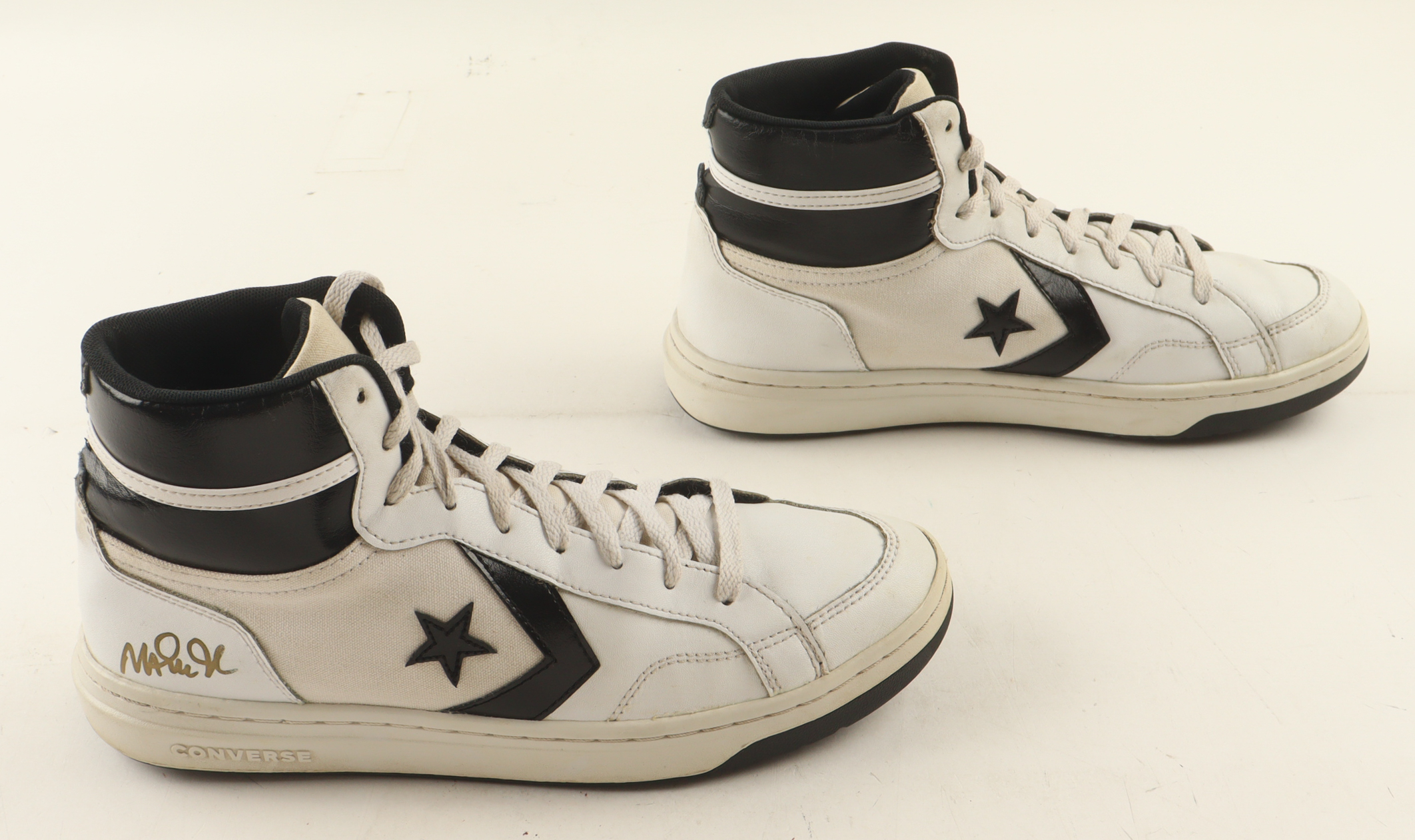 Magic Johnson & Larry Bird Signed Converse All Star Leather Shoes With Wood & Glass Display Case (PSA & Beckett) at PristineAuction.com Magic Johnson & Larry Bird Signed Converse All Star Leather Shoes With Wood & Glass Display Case (PSA & Beckett) at PristineAuction.com