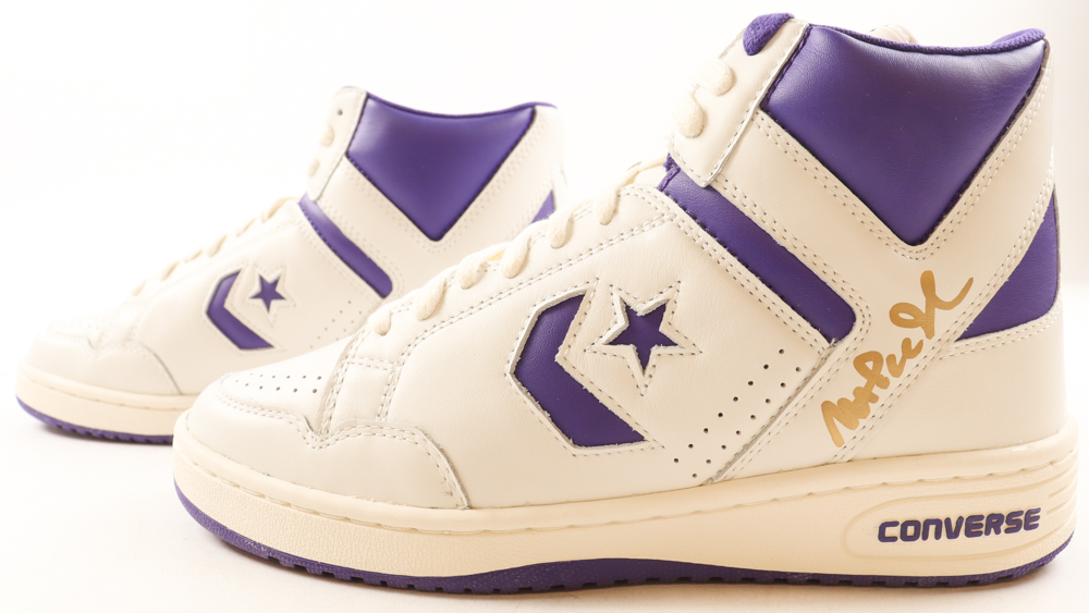 Magic Johnson Signed Set of (2) Converse Weapon Basketball Shoes (Beckett) at PristineAuction.com Magic Johnson Signed Set of (2) Converse Weapon Basketball Shoes (Beckett) at PristineAuction.com