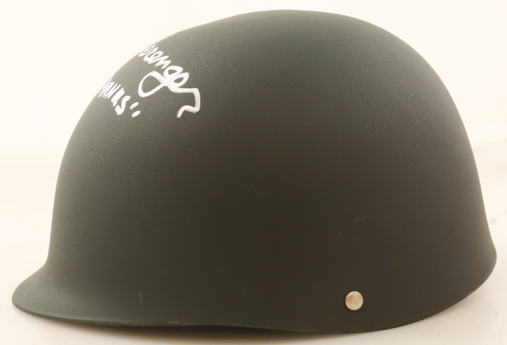 Tom Berenger Signed "Platoon" Replica Army Helmet Inscribed "SSG Barnes" (Schwartz) at PristineAuction.com Tom Berenger Signed "Platoon" Replica Army Helmet Inscribed "SSG Barnes" (Schwartz) at PristineAuction.com