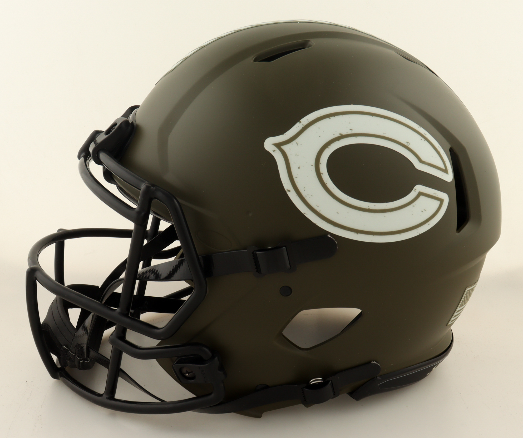 Brian Urlacher Signed Bears Full-Size Authentic On-Field Salute To Service Alternate Speed Helmet Inscribed "HOF 18" (Beckett) at PristineAuction.com Brian Urlacher Signed Bears Full-Size Authentic On-Field Salute To Service Alternate Speed Helmet Inscribed "HOF 18" (Beckett) at PristineAuction.com