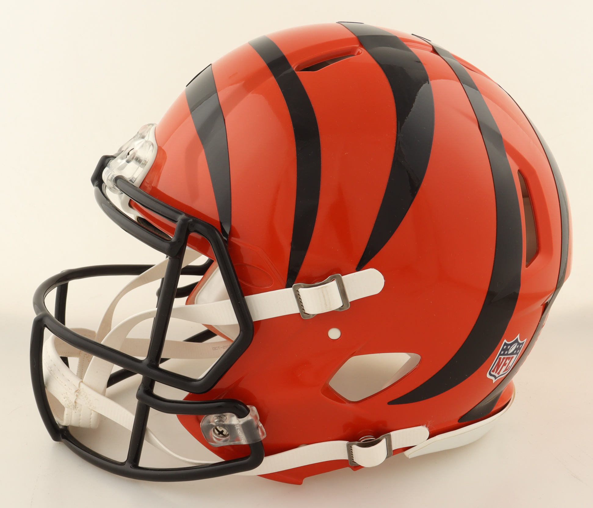 A.J. Green Signed Bengals Full-Size Authentic On-Field Speed Helmet Inscribed "Welcome to the Jungle" (Beckett) at PristineAuction.com A.J. Green Signed Bengals Full-Size Authentic On-Field Speed Helmet Inscribed "Welcome to the Jungle" (Beckett) at PristineAuction.com