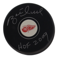 Brett Hull Signed Red Wings Logo Hockey Puck Inscribed "HOF 2009" (Schwartz) at PristineAuction.com