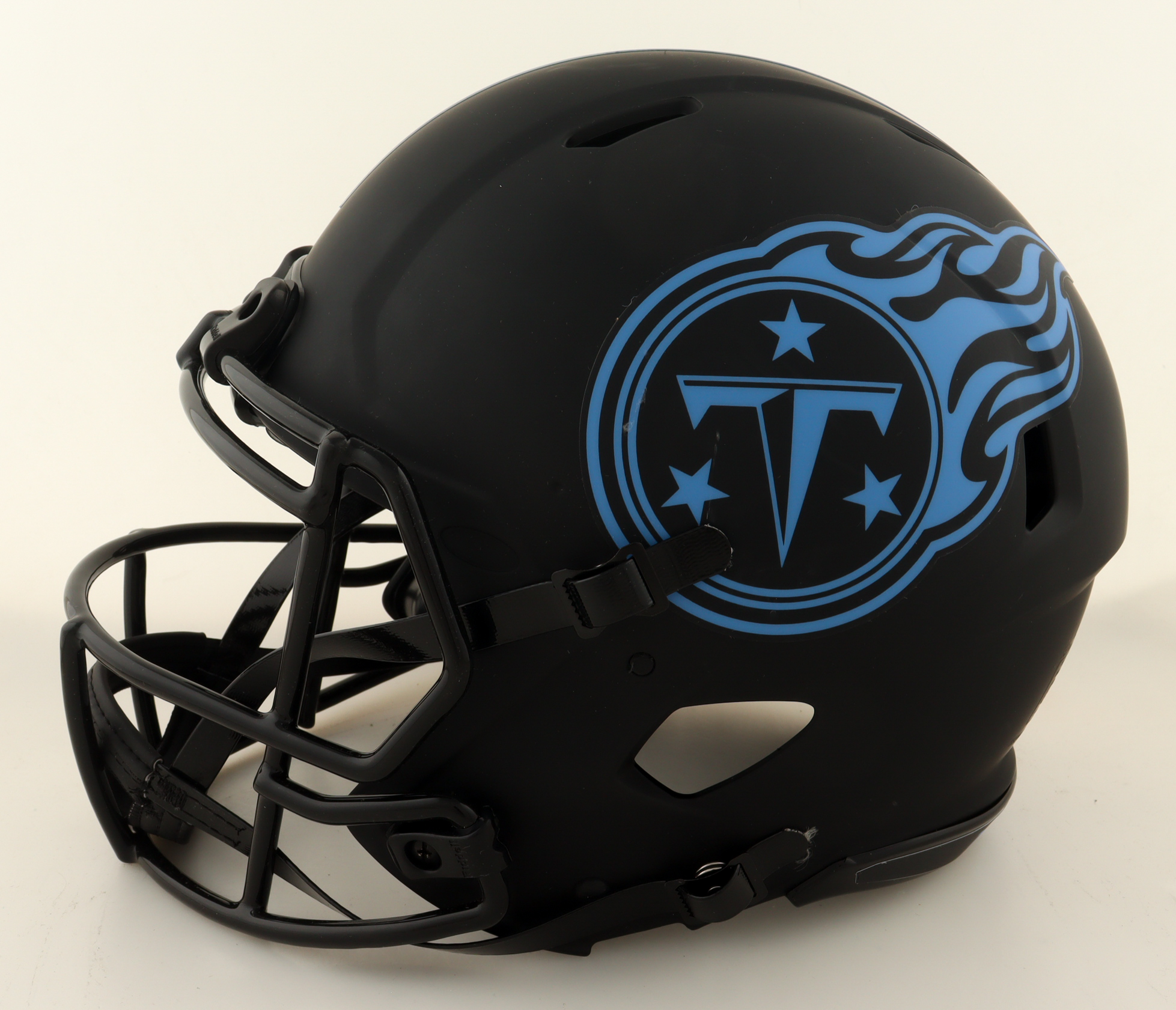 DeAndre Hopkins Signed Titans Full-Size Authentic On-Field Eclipse Alternate Speed Helmet (Beckett) at PristineAuction.com DeAndre Hopkins Signed Titans Full-Size Authentic On-Field Eclipse Alternate Speed Helmet (Beckett) at PristineAuction.com