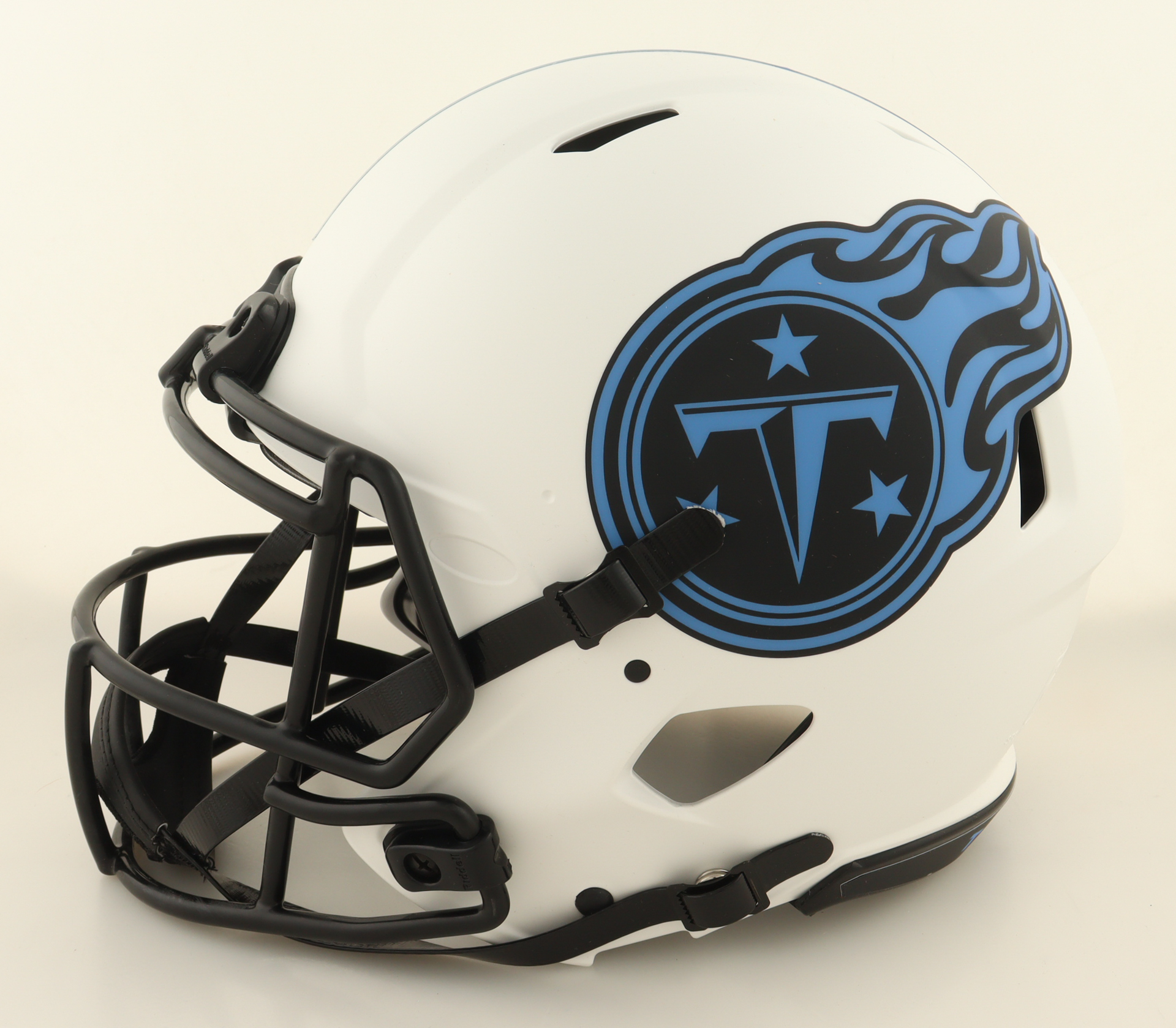 DeAndre Hopkins Signed Titans Full-Size Authentic On-Field Lunar Eclipse Alternate Speed Helmet (Beckett) at PristineAuction.com DeAndre Hopkins Signed Titans Full-Size Authentic On-Field Lunar Eclipse Alternate Speed Helmet (Beckett) at PristineAuction.com