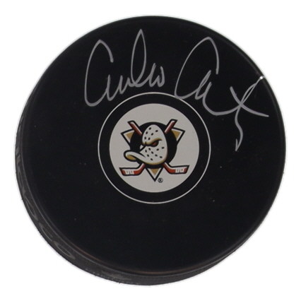 Emilio Estevez Signed "The Mighty Ducks" Logo Hockey Puck (Schwartz) at PristineAuction.com Emilio Estevez Signed "The Mighty Ducks" Logo Hockey Puck (Schwartz) at PristineAuction.com