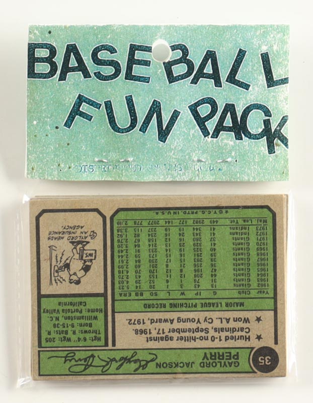 1974 Topps Baseball Card Fun Pack with (10) Cards at PristineAuction.com 1974 Topps Baseball Card Fun Pack with (10) Cards at PristineAuction.com