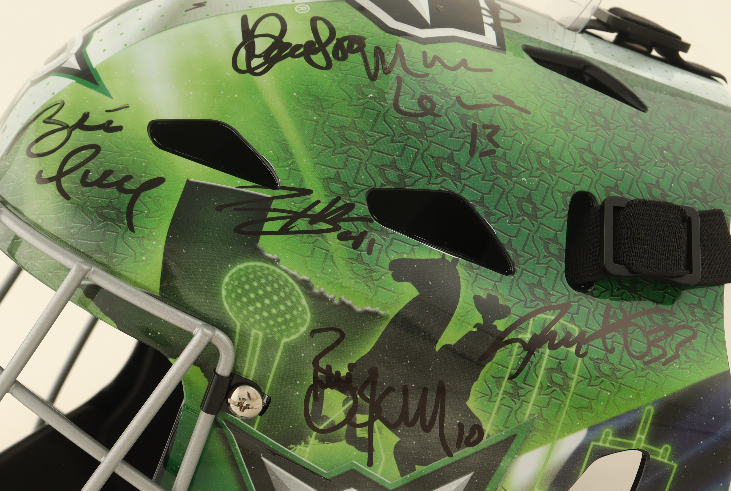 1999 Stanley Cup Champions Stars Goalie Mask Signed By (13) with Mike Modano, Brett Hull, Ed Belfour, Guy Carbonneau (Beckett) at PristineAuction.com 1999 Stanley Cup Champions Stars Goalie Mask Signed By (13) with Mike Modano, Brett Hull, Ed Belfour, Guy Carbonneau (Beckett) at PristineAuction.com