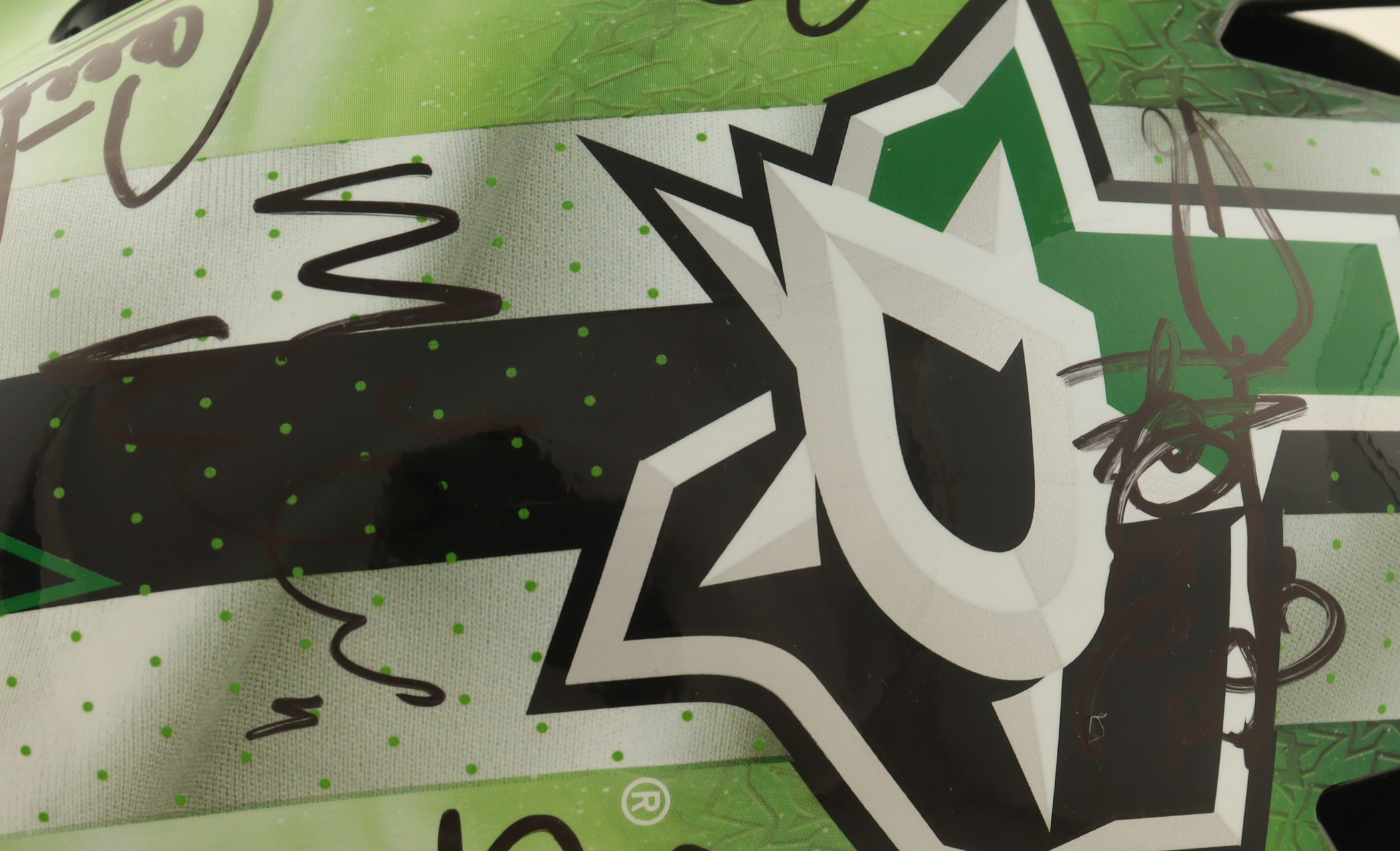 1999 Stanley Cup Champions Stars Goalie Mask Signed By (13) with Mike Modano, Brett Hull, Ed Belfour, Guy Carbonneau (Beckett) at PristineAuction.com 1999 Stanley Cup Champions Stars Goalie Mask Signed By (13) with Mike Modano, Brett Hull, Ed Belfour, Guy Carbonneau (Beckett) at PristineAuction.com