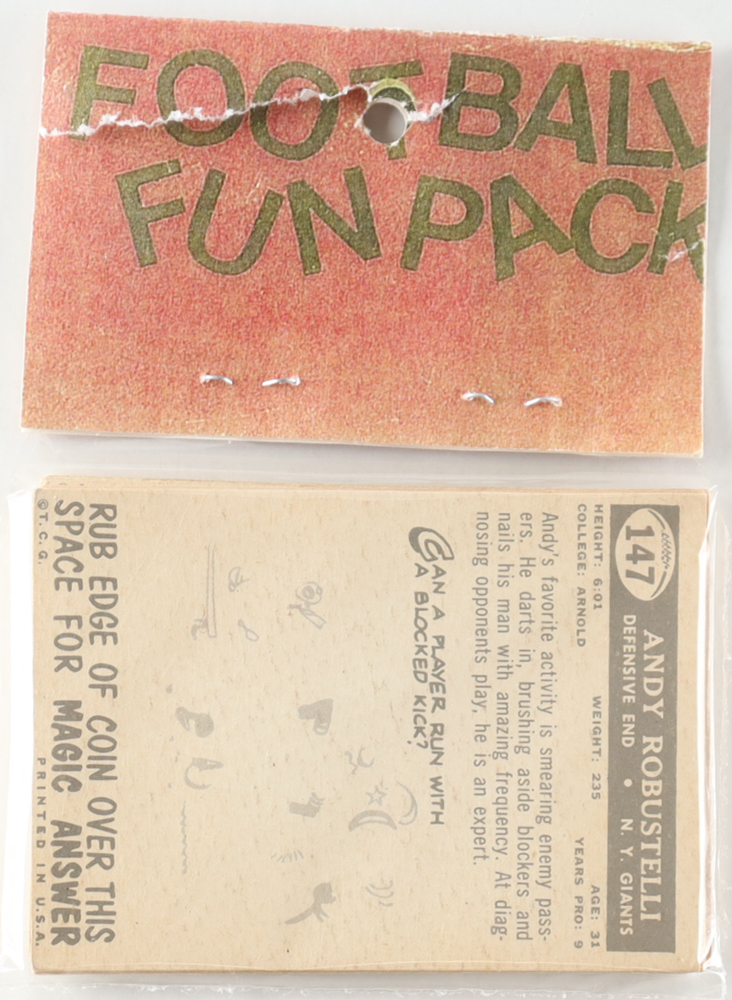 1959 Topps Football Card Fun Pack with (10) Cards at PristineAuction.com 1959 Topps Football Card Fun Pack with (10) Cards at PristineAuction.com