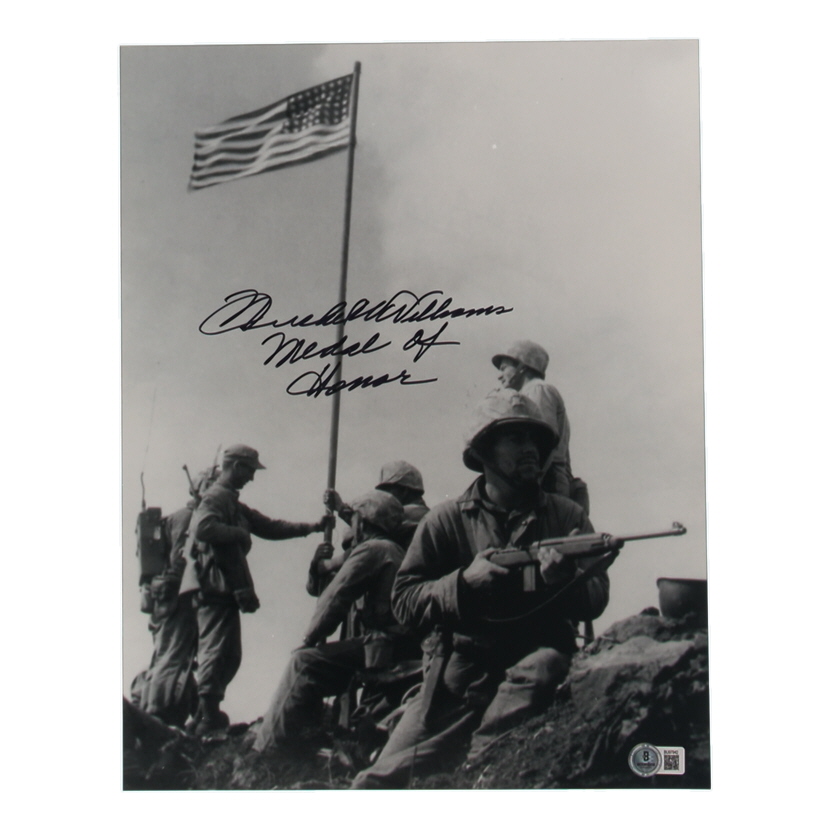 Hershel Williams Signed 11x14 Photo Inscribed "Medal of Honor" (Beckett) at PristineAuction.com Hershel Williams Signed 11x14 Photo Inscribed "Medal of Honor" (Beckett) at PristineAuction.com