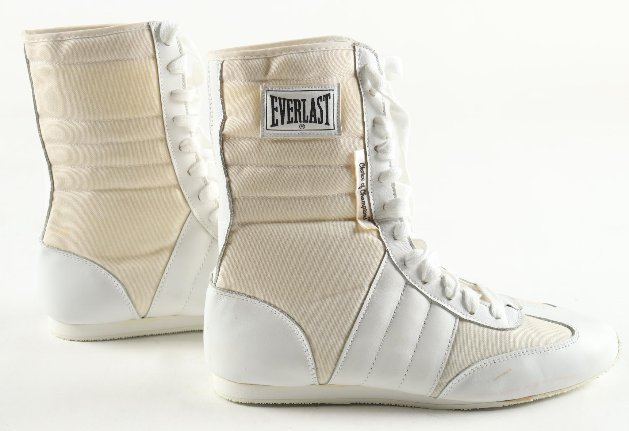 Muhammad Ali Signed Pair of Vintage Everlast Boxing Shoes (JSA) at PristineAuction.com Muhammad Ali Signed Pair of Vintage Everlast Boxing Shoes (JSA) at PristineAuction.com