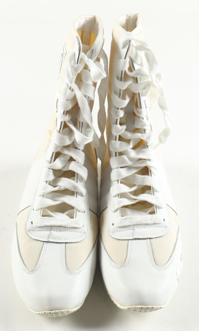 Muhammad Ali Signed Pair of Vintage Everlast Boxing Shoes (JSA) at PristineAuction.com Muhammad Ali Signed Pair of Vintage Everlast Boxing Shoes (JSA) at PristineAuction.com