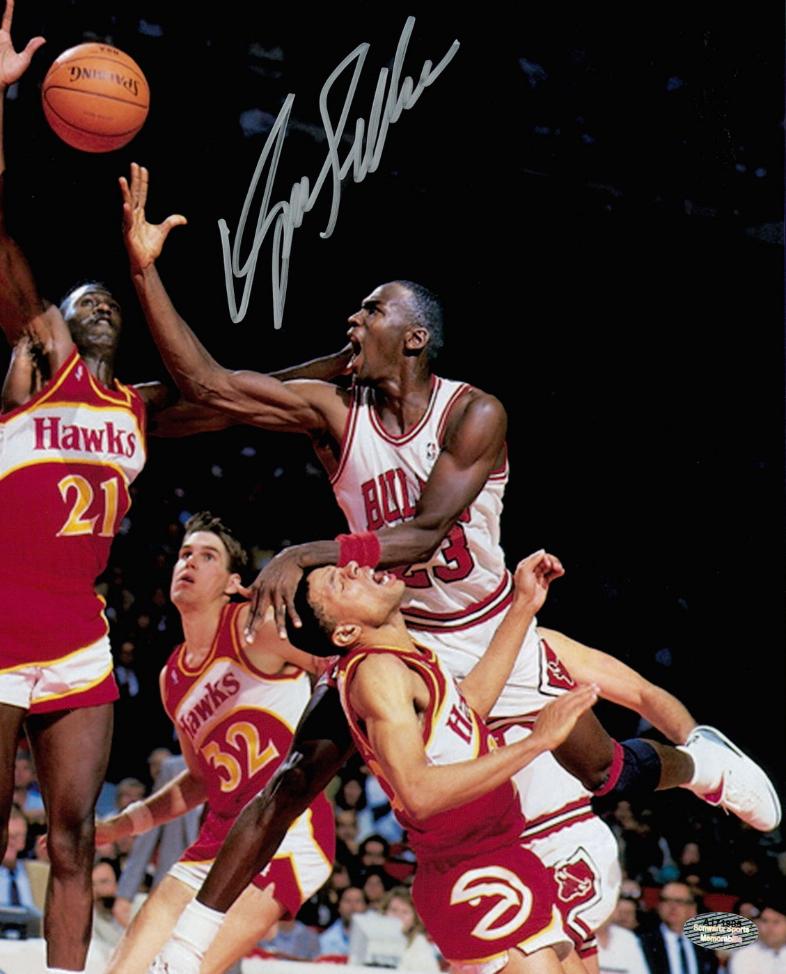 Dominique Wilkins Signed Hawks 8x10 Photo vs. Michael Jordan (Schwartz COA) at PristineAuction.com Dominique Wilkins Signed Hawks 8x10 Photo vs. Michael Jordan (Schwartz COA) at PristineAuction.com