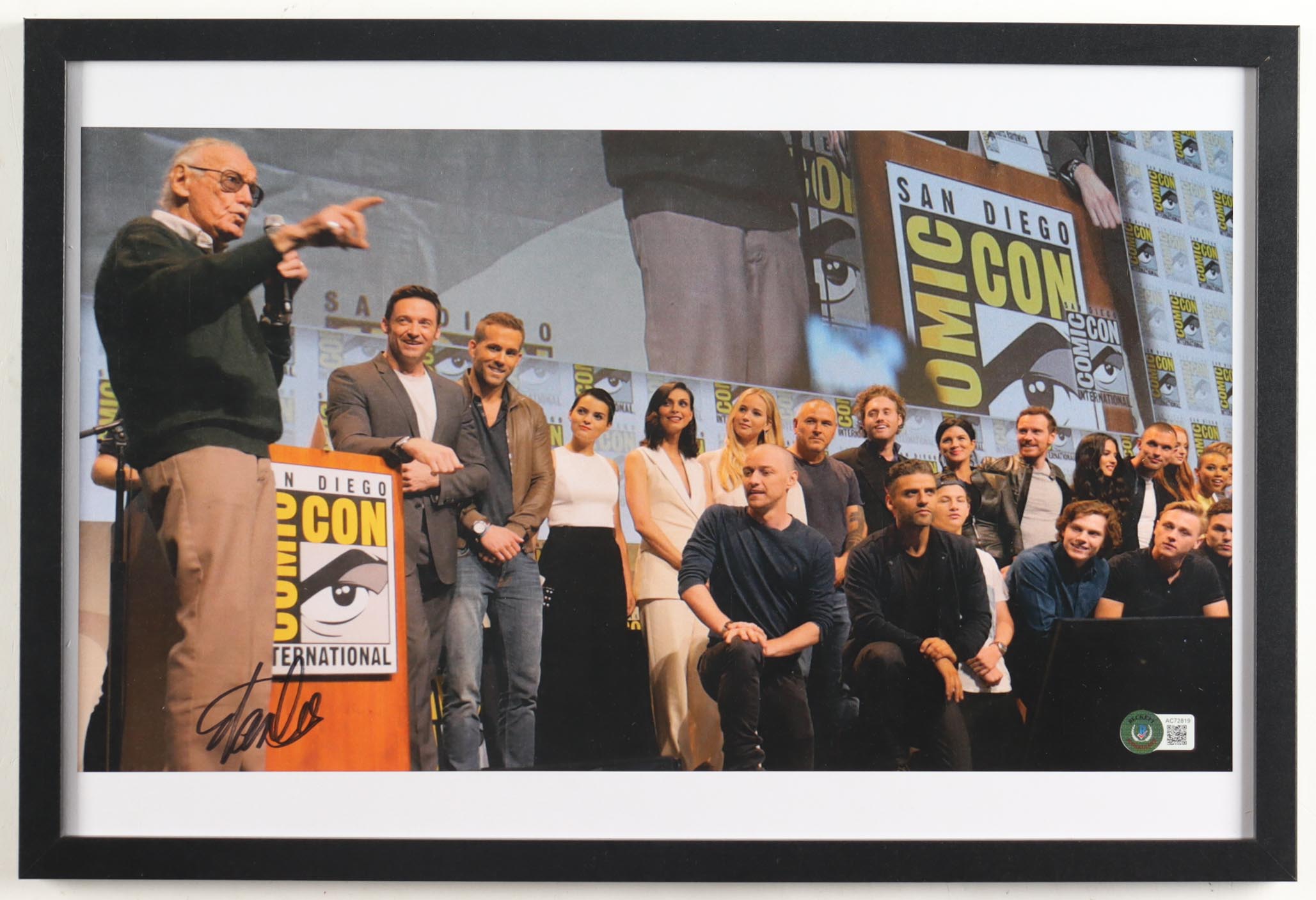 Stan Lee Signed Custom Framed Photo Display (Beckett) at PristineAuction.com Stan Lee Signed Custom Framed Photo Display (Beckett) at PristineAuction.com