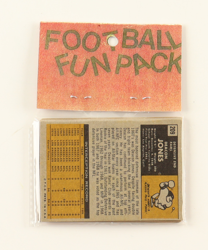 1971 Topps Football Card Fun Pack with (10) Cards at PristineAuction.com 1971 Topps Football Card Fun Pack with (10) Cards at PristineAuction.com