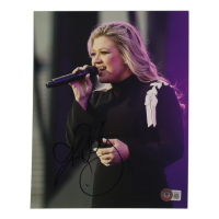 Kelly Clarkson Signed 8x10 Photo (Beckett) at PristineAuction.com