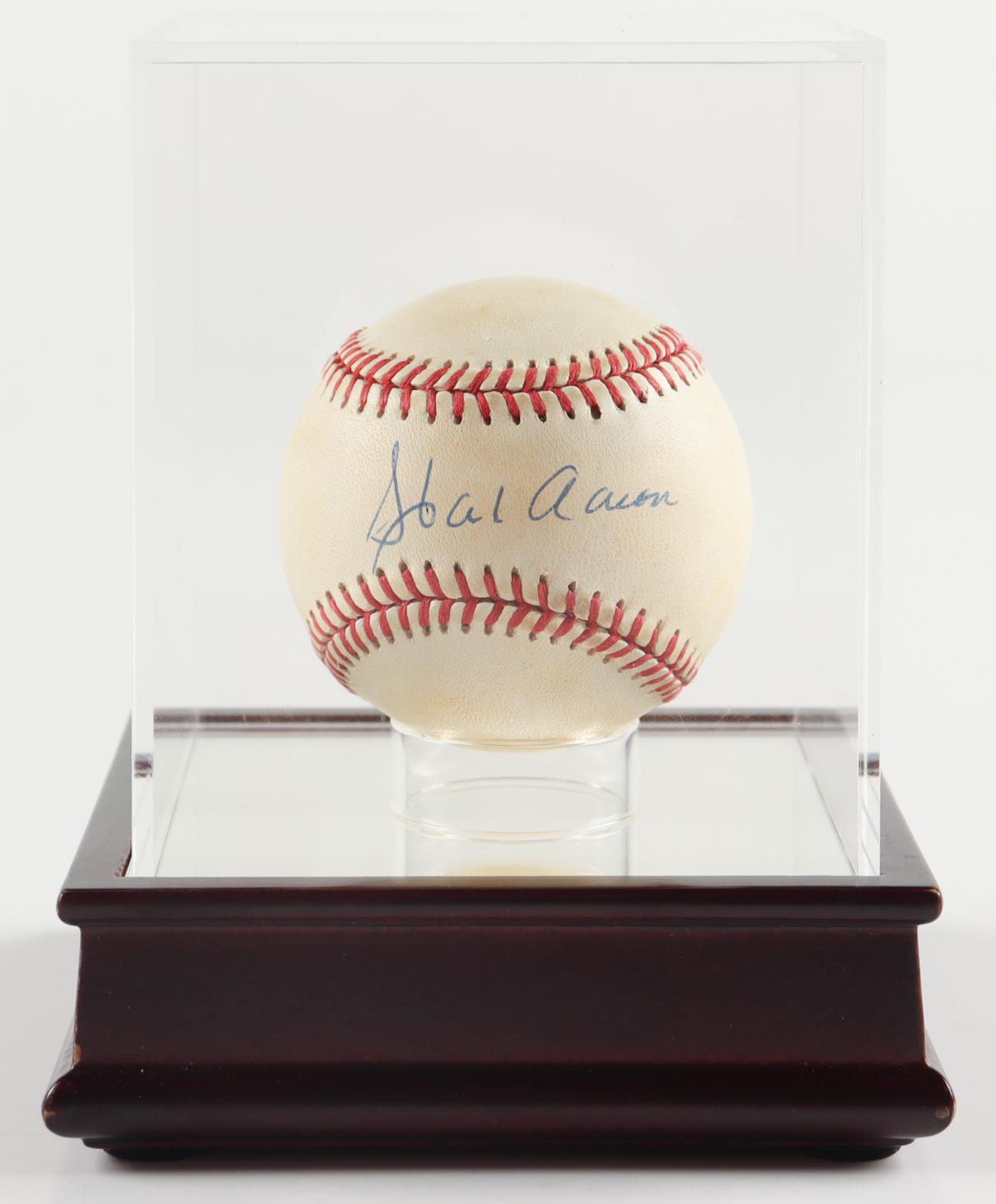 Hank Aaron Signed ONL Baseball with Display Case (PSA) at PristineAuction.com Hank Aaron Signed ONL Baseball with Display Case (PSA) at PristineAuction.com