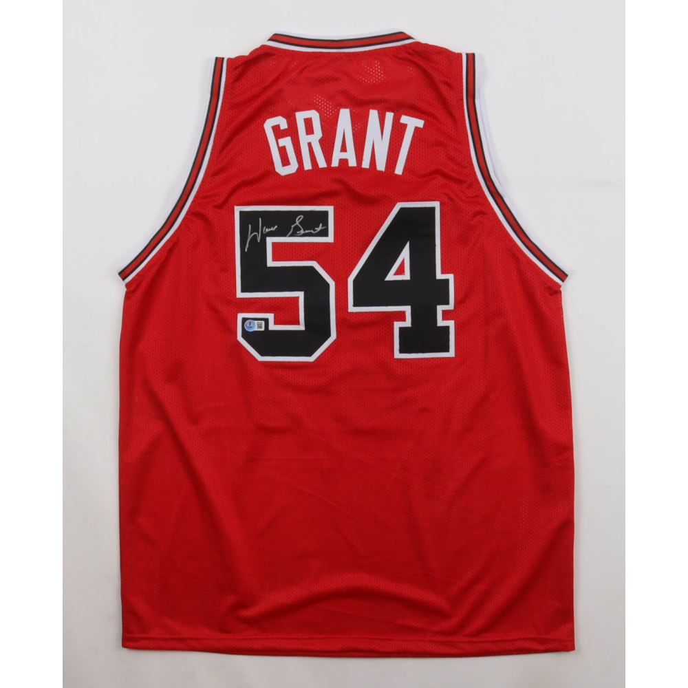 Horace Grant Signed Jersey (Beckett) at PristineAuction.com